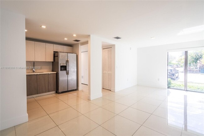 1971 Bay Dr in Miami Beach, FL - Foto de edificio - Building Photo