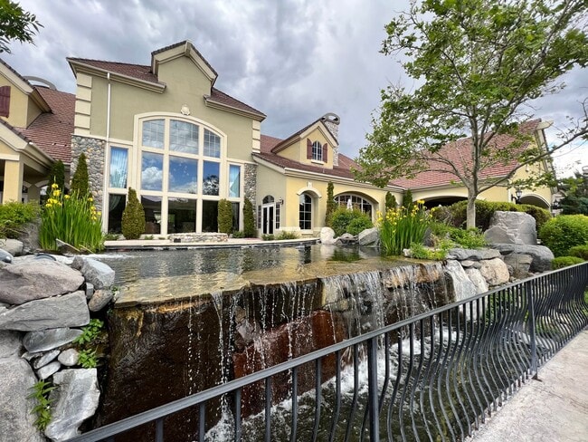 9900 Wilbur May Pkwy in Reno, NV - Building Photo - Building Photo