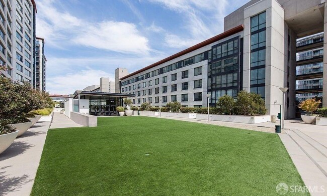 260 King St in San Francisco, CA - Building Photo - Building Photo