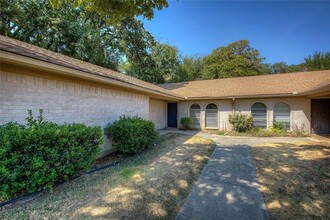 609 Melbourne Rd in Hurst, TX - Building Photo - Building Photo