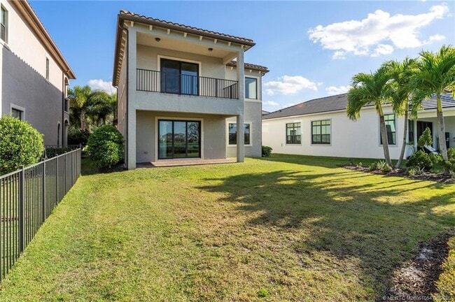 property at 569 SE Fascino Cir
