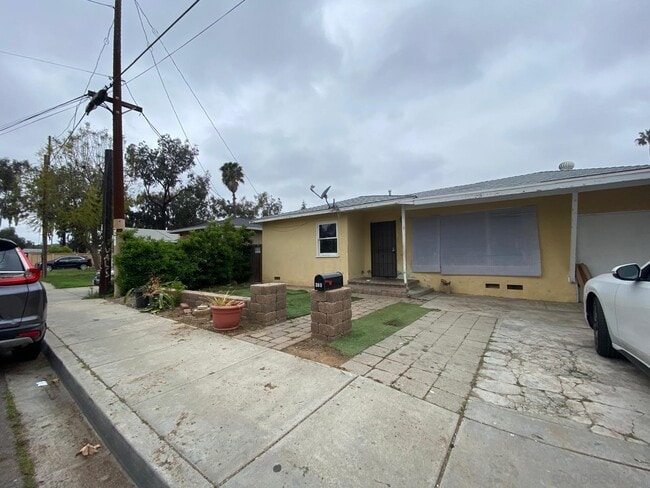 property at 410 W 15th Ave