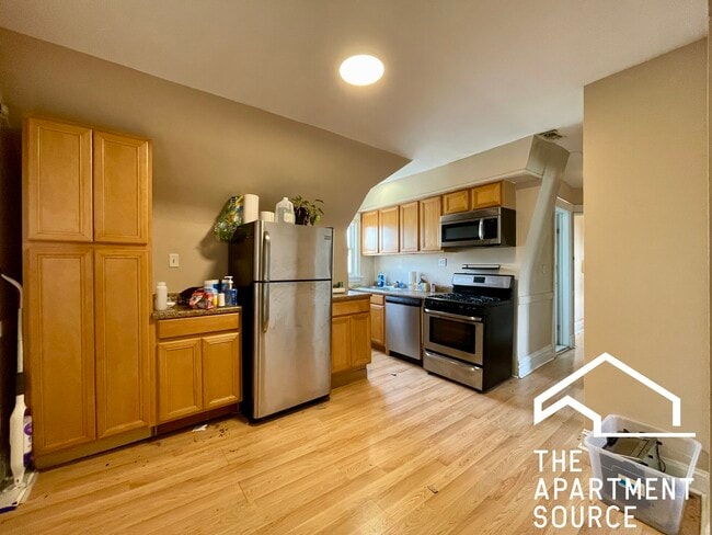 property at 3434 W Drummond Pl