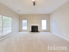 6438 Rebecca Way in Lithonia, GA - Foto de edificio - Building Photo
