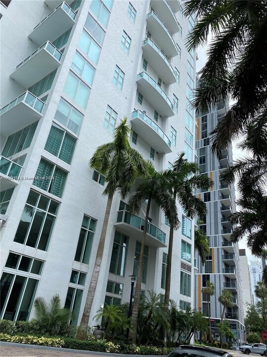 41 SE 5th St, Unit 717 in Miami, FL - Building Photo