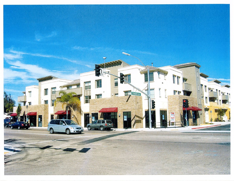 Las Ventanas Village in Escondido, CA - Foto de edificio