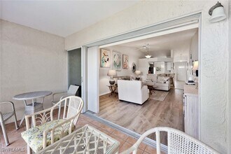 822 Gulf Pavillion Dr in Naples, FL - Building Photo - Building Photo