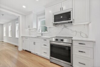 7 Cos Cob Ave in Greenwich, CT - Building Photo - Building Photo