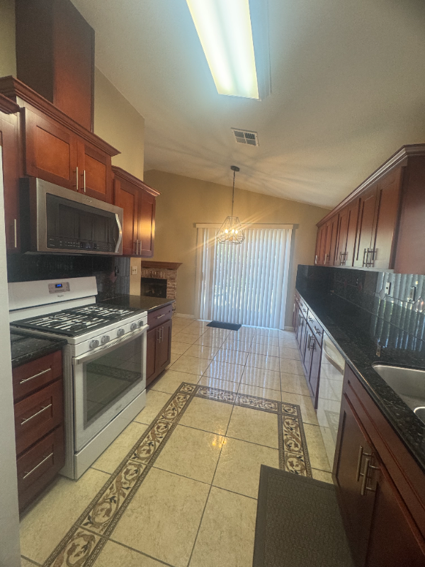 987 Lexington Way in Woodland, CA - Building Photo - Building Photo
