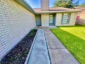 7830 Lumber Jack Dr in Houston, TX - Building Photo - Building Photo