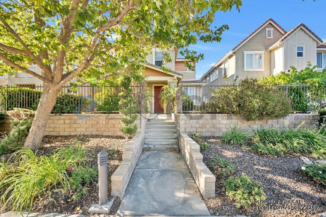 24162 Willowbrooke Ct in Santa Clarita, CA - Building Photo