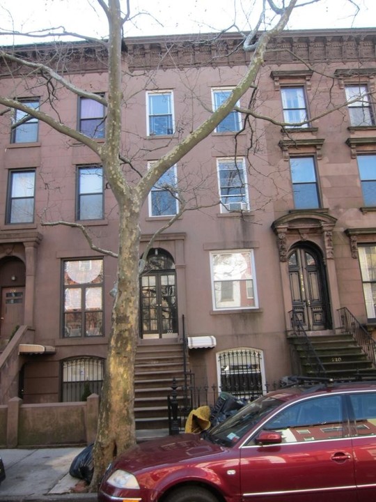 222 Carroll St in Brooklyn, NY - Building Photo