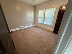 3720 E 151st St, Unit New Listing! Spacious 2BR in Cleveland, OH - Building Photo - Building Photo