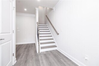 1313 Harris Way S in Atlanta, GA - Building Photo - Building Photo