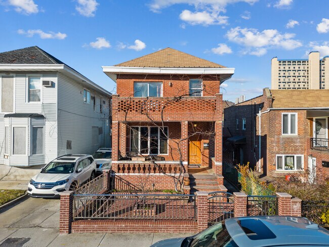 property at 3717 Nautilus Ave