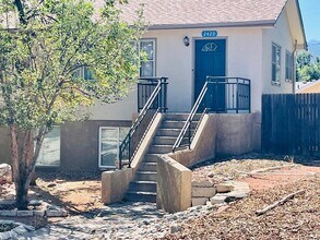 2429 W Saint Vrain St, Unit Duplex Main Upper Floor in Colorado Springs, CO - Foto de edificio - Building Photo