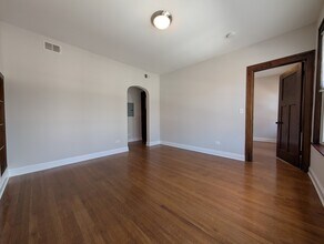 3050 N Milwaukee Ave in Chicago, IL - Building Photo - Building Photo
