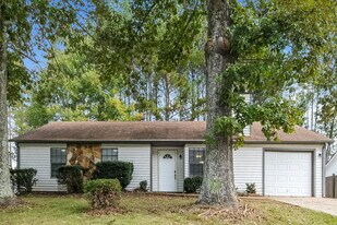 5175 Sugar Crest Dr in Sugar Hill, GA - Building Photo