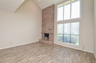 8355 Wednesbury Ln in Houston, TX - Building Photo - Building Photo