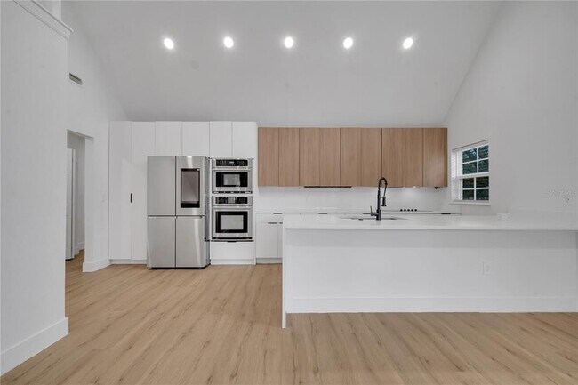 6593 Queens Borough Ave in Orlando, FL - Building Photo - Building Photo