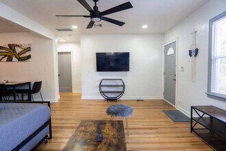 2317 E Crystal Lake Ave in Orlando, FL - Building Photo - Building Photo