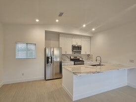 1321 S Ventura Rd in Oxnard, CA - Building Photo