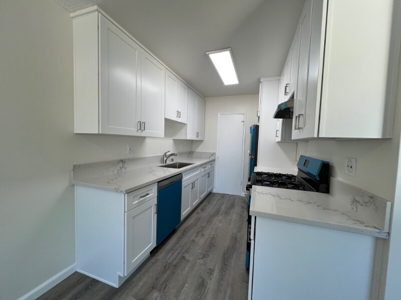 13423 Burbank Blvd in Los Angeles, CA - Building Photo