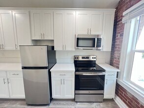 Flint 301 S Kenmore LLC in Los Angeles, CA - Building Photo - Interior Photo