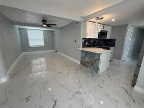 3499 51st Ave N-Unit -Unit B in St. Petersburg, FL - Building Photo - Building Photo