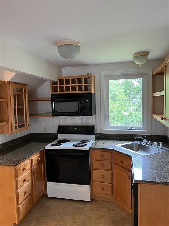 161 Central St in Framingham, MA - Building Photo - Building Photo