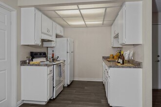 El Sereno Apartments in Pomona, CA - Building Photo - Building Photo