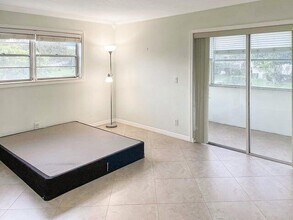 144 Canterbury E in West Palm Beach, FL - Building Photo - Building Photo