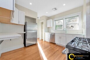 301 Alewife Brook Pky, Unit 2 in Somerville, MA - Building Photo