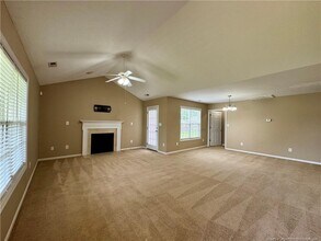 227 Fairfield Cir in Raeford, NC - Building Photo - Building Photo