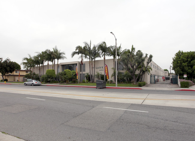 Lark Apartments in Covina, CA - Building Photo - Building Photo