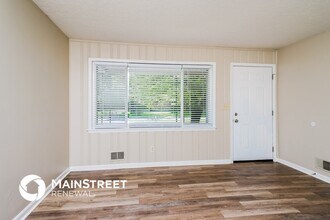 9716 Saturn Dr in Louisville, KY - Building Photo - Building Photo