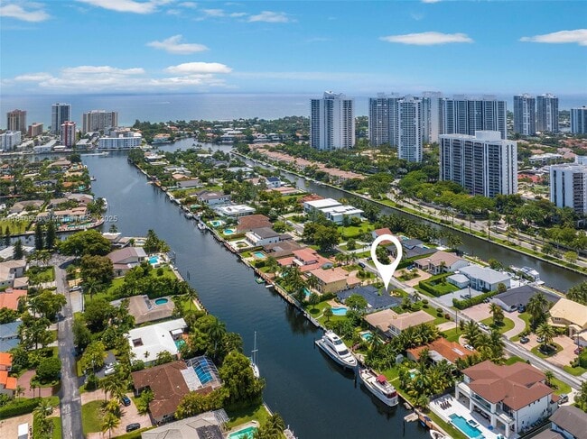 430 Holiday Dr in Hallandale Beach, FL - Foto de edificio - Building Photo