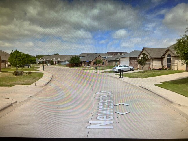 1042-1044 Newcastle Dr in Weatherford, TX - Foto de edificio - Building Photo