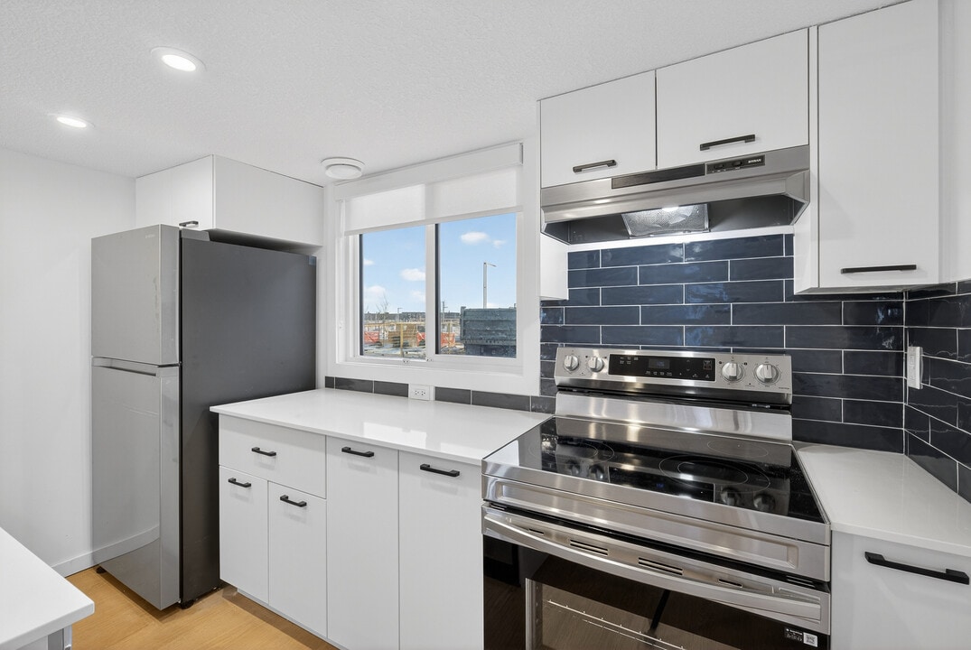 7035 Fane Rd in Edmonton, AB - Building Photo