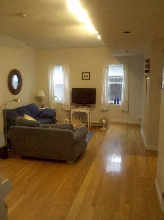 238 W Newton St, Unit W2