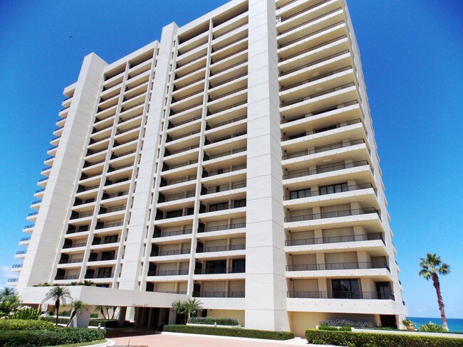 8750 S Ocean Dr-Unit -534 in Jensen Beach, FL - Foto de edificio - Building Photo
