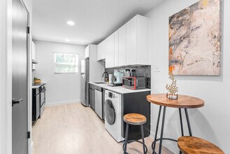 513 Pecan Grove Rd in Austin, TX - Foto de edificio - Building Photo