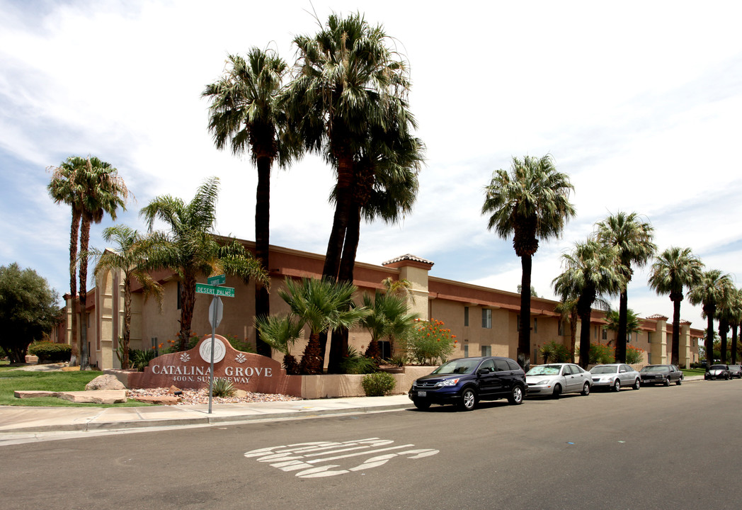 Americana Gardens in Palm Springs, CA - Building Photo