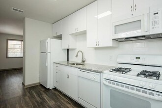 921 Myrtle St NE in Atlanta, GA - Foto de edificio - Building Photo