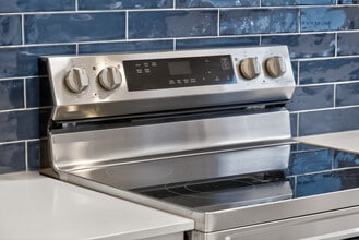 7047 Fane Rd in Edmonton, AB - Building Photo - Building Photo