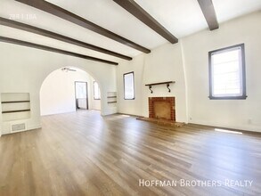 362 1/2 N Sierra Bonita Ave in Los Angeles, CA - Foto de edificio - Building Photo