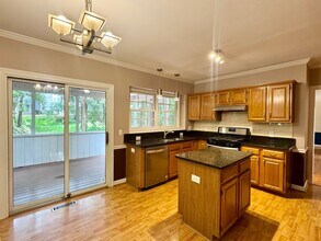 106 Oak Spring Ct in Chapel Hill, NC - Foto de edificio - Building Photo