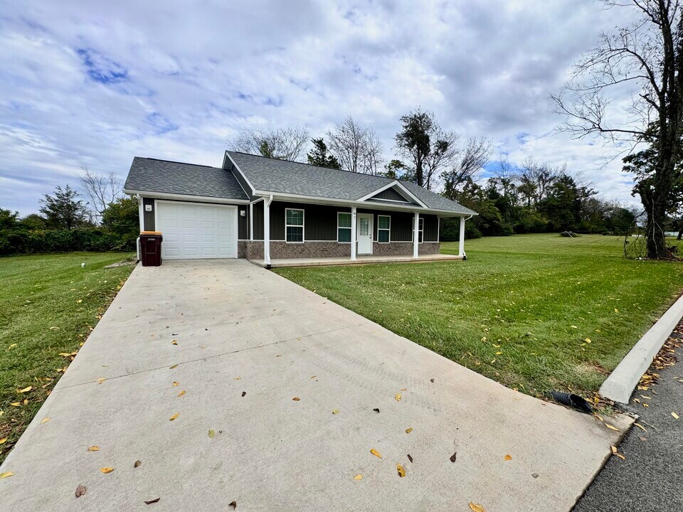 98 Timothy Dr in Somerset, KY - Building Photo