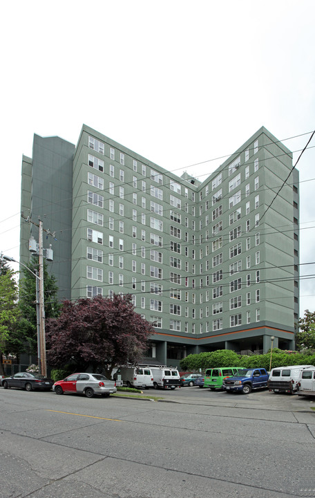 Greenlake Plaza Apartments in Seattle, WA - Building Photo