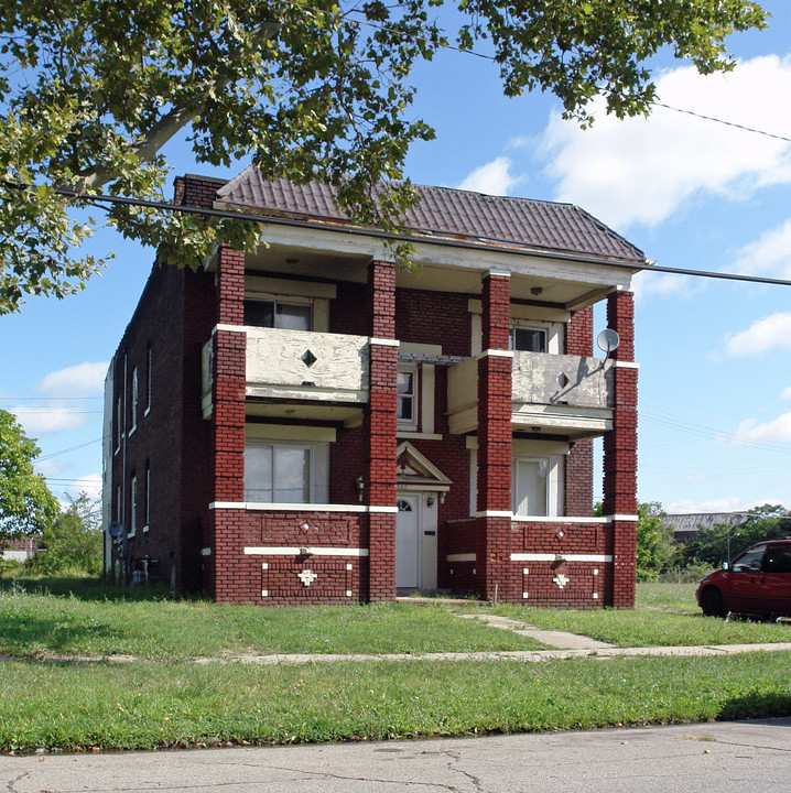 5801 Hawthorne Ave in Cleveland, OH - Building Photo